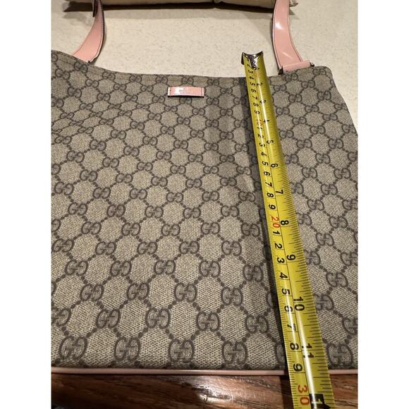 Gucci GG Supreme messenger bag with pink patent leather - Picture 6 of 15